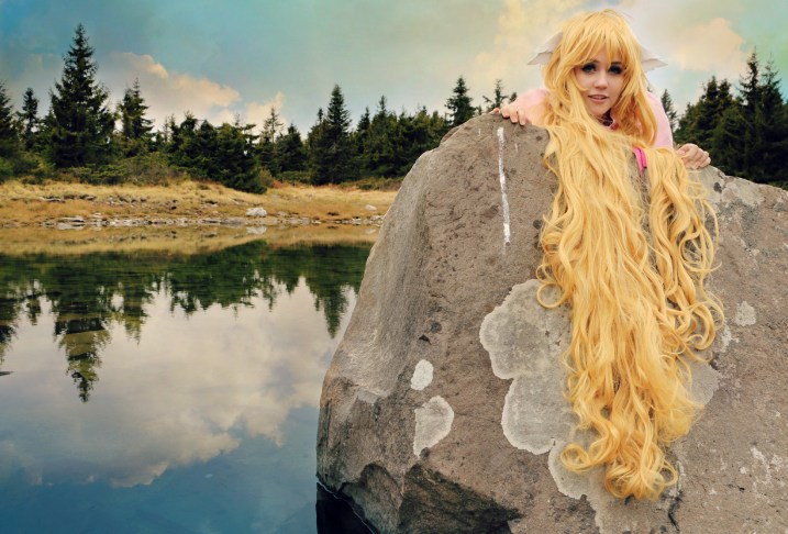 Peekaboo Mavis by Tanzoir